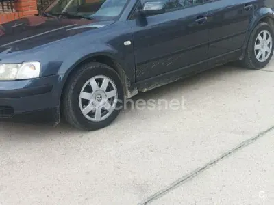 Usado VW Passat Comfortline 110 CV (80 kW) 2000 Gris / plata Berlina