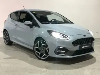 Usado Ford Fiesta ST 200 CV (147 kW) 2023 Gris / plata Utilitario