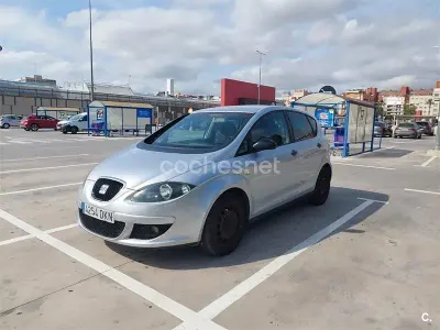 Usado Seat Altea 105 CV (77 kW) 2005 Gris / plata Monovolumen