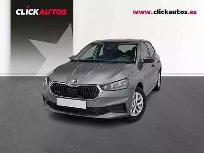 Gris Usado 2025 Skoda Fabia Essence Utilitario | 15.100 € (Precio justo)