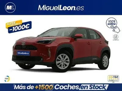 Usado Toyota Yaris Active 115 CV (84 kW) 2024 Rojo Utilitario