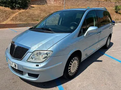 Usado Lancia Phedra 136 CV (100 kW) 2007 Azul Monovolumen