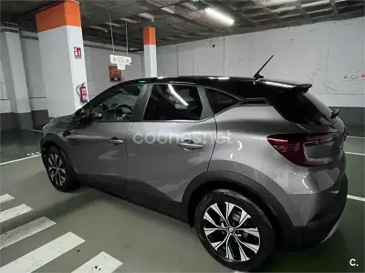 Usado Renault Captur Zen 90 CV (66 kW) 2023 Gris / plata SUV
