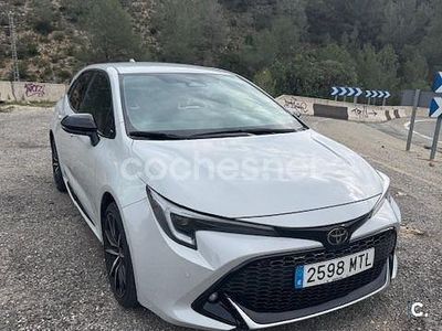 Usado Toyota Corolla 140 CV (102 kW) 2024 Gris / plata Berlina