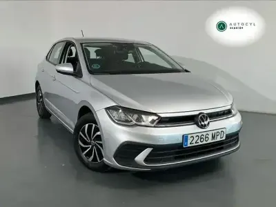 Usado VW Polo 95 CV (69 kW) 2024 Gris / plata Utilitario