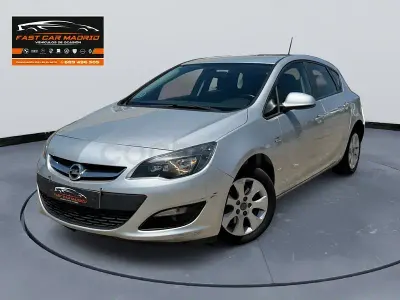Usado Opel Astra Selective 110 CV (80 kW) 2015 Gris / plata Berlina