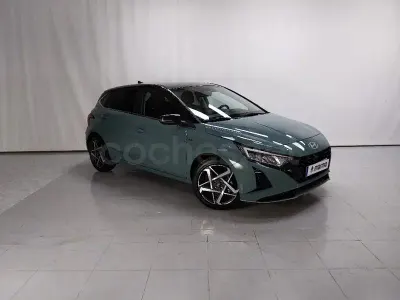 Nuevo Hyundai i20 Blackline 90 CV (66 kW) 2026 Verde Utilitario