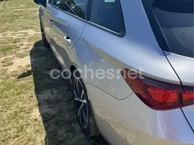 Usado Seat Leon FR 150 CV (110 kW) 2023 Gris / plata Familiar
