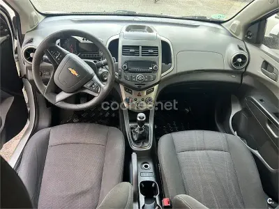 Usado Chevrolet Aveo LT 86 CV (63 kW) 2012 Blanco Berlina
