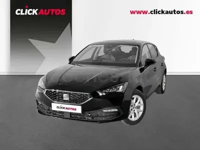 Käytetty Seat Leon Style 110 HP (80 kW) 2025 Musta Sedan