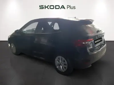 Usado Skoda Fabia Selection 95 CV (69 kW) 2025 Negro Utilitario