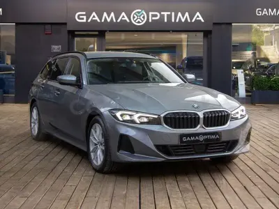 Usado BMW 330e Comfort Edition 292 CV (214 kW) 2022 Gris / plata Familiar