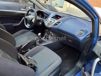 Usado Ford Fiesta Trend 80 CV (58 kW) 2009 Azul Utilitario
