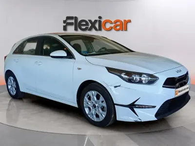 Usado Kia Ceed 136 CV (100 kW) 2023 Blanco Utilitario