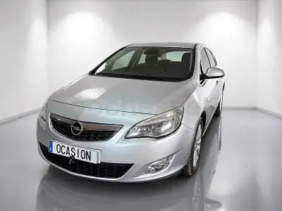 Usado Opel Astra Excellence 125 CV (91 kW) 2012 Gris / plata Berlina