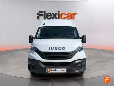 Begagnad Iveco Daily 156 HK (114 kW) 2023 Vit Sedan