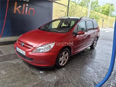 Usado Peugeot 307 136 CV (100 kW) 2004 Rojo Familiar