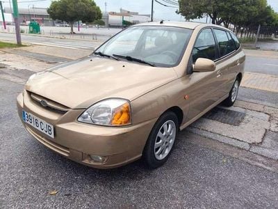 Usado Kia Rio 97 CV (71 kW) 2003 Marrón Familiar