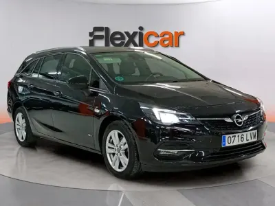 Usado Opel Astra Ultimate 145 CV (106 kW) 2021 Negro Familiar