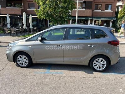 Usado Kia Carens 135 CV (99 kW) 2018 Gris / plata Monovolumen