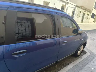 Usado Dacia Lodgy Comfort 115 CV (84 kW) 2022 Azul Monovolumen