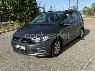 Usado VW Touran Business 115 CV (84 kW) 2017 Gris / plata Monovolumen