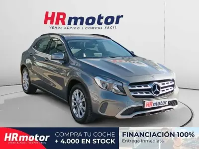 Usado Mercedes GLA180 122 CV (89 kW) 2017 Gris SUV