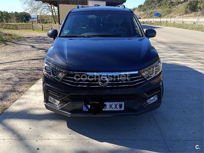 Usado Ssangyong (KGM) Rodius Limited 178 CV (130 kW) 2019 Gris / plata Monovolumen