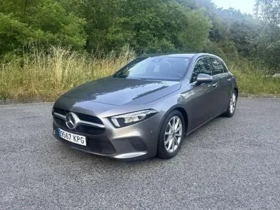 Usado Mercedes A180 109 CV (80 kW) 2017 Gris Utilitario