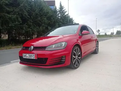 Usado VW Golf VII GTI 220 CV (161 kW) 2014 Rojo Utilitario