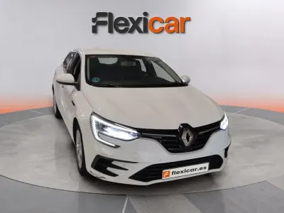 Usado Renault Mégane II Intens 115 CV (84 kW) 2021 Blanco Berlina