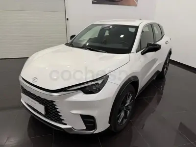 Usado Lexus LBX 136 CV (100 kW) 2025 Blanco SUV