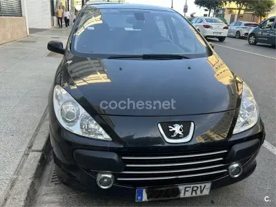 Usado Peugeot 307 90 CV (66 kW) 2007 Negro Berlina