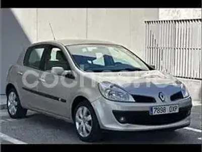 Usado Renault Clio II Privilege 110 CV (80 kW) 2006 Beige Berlina