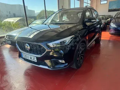 Usado MG ZS Luxury 111 CV (81 kW) 2023 Negro SUV