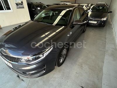 Usado Kia Optima 141 CV (103 kW) 2016 Gris / plata Berlina