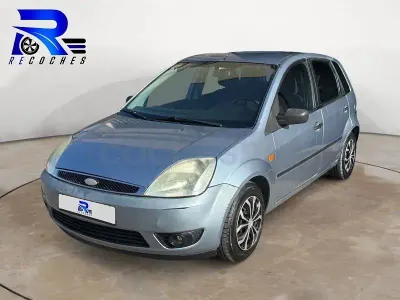 Usado Ford Fiesta Trend 90 CV (66 kW) 2004 Azul Utilitario