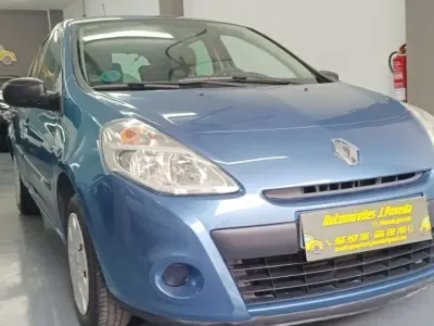 Usado Renault Clio 75 CV (55 kW) 2010 Azul Utilitario