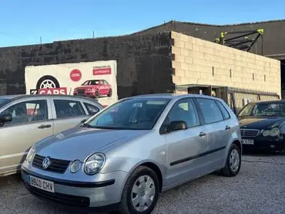 Usado VW Polo Conceptline 63 CV (46 kW) 2003 Gris Utilitario