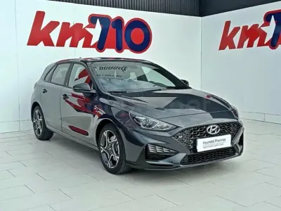 Usado Hyundai i30 N Line 120 CV (88 kW) 2023 Negro Berlina