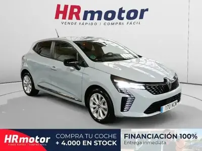 Usado Renault Clio Evolution 101 CV (74 kW) 2025 Gris Utilitario