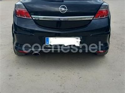 Usado Opel Astra Edition 125 CV (91 kW) 2006 Negro Coupe