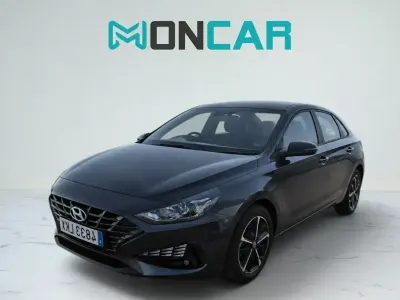 Usado Hyundai i30 110 CV (80 kW) 2021 Gris