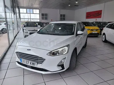 Begagnad Ford Focus Trend 95 HK (69 kW) 2019 Vit Sedan