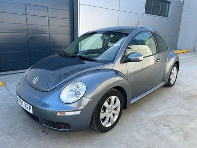 Begagnad VW New Beetle 105 HK (77 kW) 2007 Grå Halvkombi