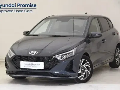 Usado Hyundai i20 100 CV (73 kW) 2025 Gris / plata Utilitario