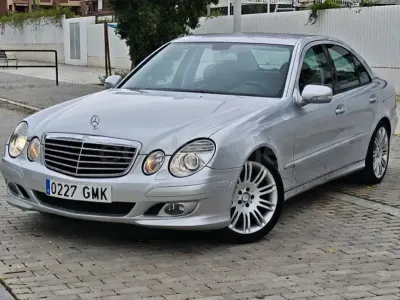 Usado Mercedes E220 Elegance 170 CV (125 kW) 2009 Gris / plata Berlina