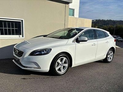 Blanco Usado 2015 Volvo V40 Momentum Utilitario | 11.800 € (Un poco caro)