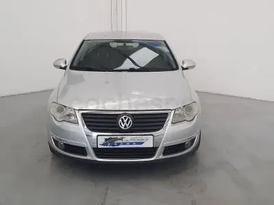 Usado VW Passat Advance 140 CV (102 kW) 2005 Gris / plata Berlina