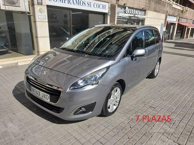 Usado Peugeot 5008 Allure 120 CV (88 kW) 2017 Gris / plata Monovolumen